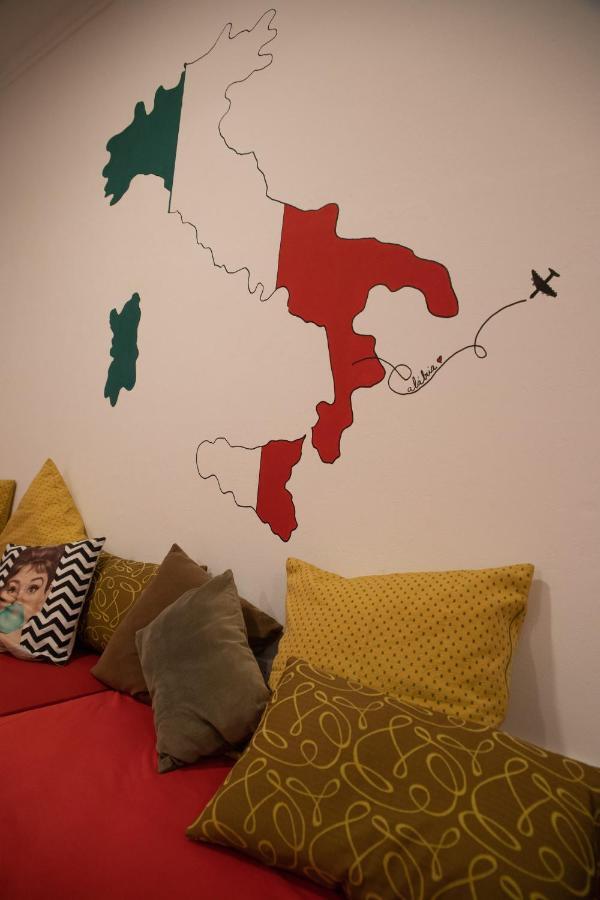 Hostel Calabria Na Vila Madalena Junto A Alegria Da Vila サンパウロ エクステリア 写真